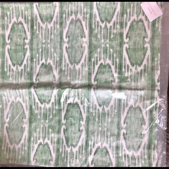 Aerin Avion Ikat Pilliow Covers. - Picture 4 of 7